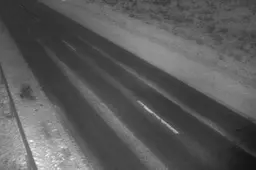 Alytaus apskrityje kelių dangos - padengtos šlapio sniego sluoksniu, provėžotos ir slidžios