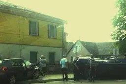 „VW Golf“ vairuotoja nepraleido „Nissan Vanette Cargo“