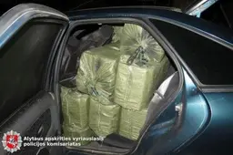 Policijai nestojęs, kontrabandinius rūkalus vežęs automobilis „Regitros“ sąrašuose nerastas