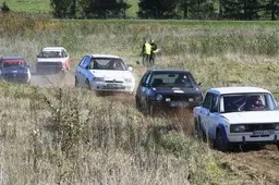 Alytaus kaimo autokrose varžėsi daugiau nei trys dešimtys  ekipažų (VIDEO)