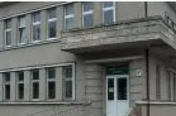 Remontuodamas namą iškrito per langą, komos būsenos rastas prie ligoninės durų