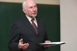 Etnologas L. Klimka: „Pusiaužiemis – meška verčiasi ant kito šono“