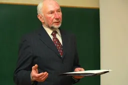 Dzūkijoje aplink trobą būdavo apnešama kraitelė su valgiais. Kūčių tradicijos. Ar jų laikomės?