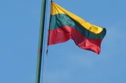Ar Trispalvė dar verta mūsų pagarbos?