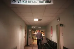 Bendraklasiui pasuko galvą - išnarino kaklo slankstelius