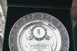 Namo laiptinėje sužalojo peiliu, sumušė ir apiplėšė Jaunimo parke, kyšį pareigūnui dėjo į kepurę