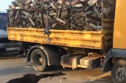 Kepyklos gatvėje pavogtas sunkvežimis su beržo malkomis