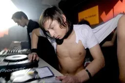 DJ MANFREDAS studentams primins vasaros šėlsmą