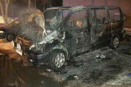 „Mercedes“ degė Vilties gatvėje, komos būsenos vyriškis Žiburio g. rastas laiptinėje