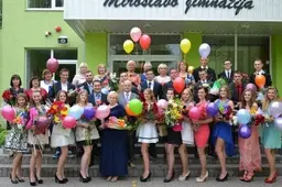 Miroslavo gimnazija į gyvenimą palydėjo 62-osios laidos abiturientus