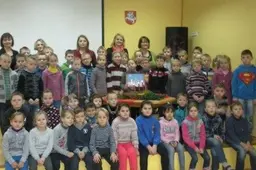 Nykštukų laiškus skaitė direktorius Romualdas, pavaduotoja Sonata, raštinės vedėja Vilma, socialinė pedagogė Marytė ir kiti gimnazijos darbuotojai