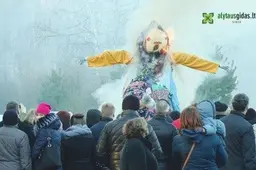 Užgavėnių šventėje prie Alytaus suvalgyti blynai, supleškinta Morė ir išvyta žiema (VIDEOREPORTAŽAS)