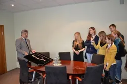 Paklausė, kuo ypatinga mero kėdė, pamatė mero regalijas