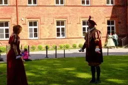Renesanso šokius Raudonės pilyje šoko ir Alytaus muziejininkai
