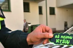 Alytaus kelių policijos pareigūnams - vėl nemažas kyšis