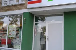 Išdaužė „Eglės“ duris ir „pasivaišino“ alkoholiniais gėrimais (ATNAUJINTA)