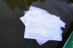 Sąskaitos už šiukšles vėl plaukioja Nemune... (FOTO)