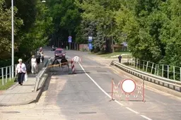 Dėl nutekamųjų vandenų sukeltos avarijos stabdomas transporto priemonių eismas Ligoninės gatvėje