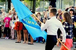 Kolegijoje rugsėjo 1-oji surengta vakare, Alytuje - pirmoji progimnazija, uniformos - „Volungės“ mokykloje (VIDEO)