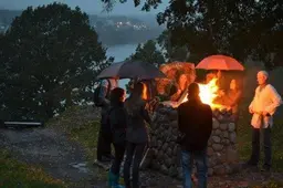 Baltų vienybės dieną užkūrė aukurą ant Alytaus piliakalnio (NUOTRAUKOS)