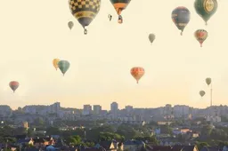 Alytaus padangę puošia moterų pilotuojami oro balionai (Skaitytojų nuotraukos, atnaujinta 15:04)