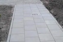 Šalia Alytaus neįgaliųjų dienos užimtumo centro sutvarkytas šaligatvis