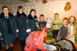 Daugiavaikių šeimų vaikučiai teisėsaugininkus pasitiko džiaugsmingai