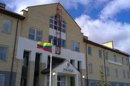 Sulaikytieji užsieniečiai sudaužė veidrodį ir jo šukėmis žalojosi rankas