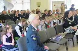 Ženklas „Už nepriekaištingą tarnybą“ – vyresniajam policininkui, vardinė dovana – inspektoriui, padėkos – vyresniajam inspektoriui ir jaunesniajam policininkui