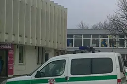 Policijos „Citroen Berlingo“ susidūrė su „Audi 100“
