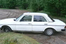 Policininkas nuosavu automobiliu blokavo kelią vogta mašina sprunkantiems nepilnamečiams