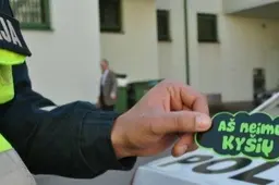 Alytaus policijos pareigūnai atsisakė tūkstančio eurų kyšio