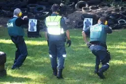 Policijos pareigūnams į agresiją gali tekti vis dažniau atsakyti jėga
