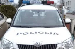 MAN sunkvežimis kliudė šalia „Volkswagen Vento“ stovėjusį vyrą