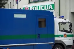 Nustačius smurtą artimoje aplinkoje - areštinėn uždaryti abu sugyventiniai