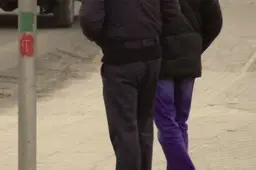 Vyrai galynėjosi su policijos pareigūnais: vienam smūgiuota į veidą, kitam - į krūtinę