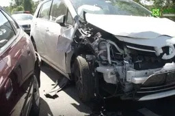 „Audi“ rėžėsi į „Toyotą“, apgadinti keturi automobiliai (TV REPORTAŽAS)