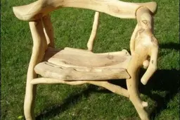 Kėdės iš medžio šakų tinka ne tik uošvei sodint…