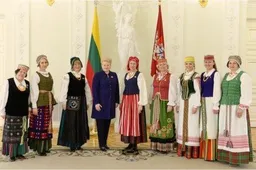 Prezidentė susitiko su Lietuvos didžiosios kunigaikštienės Birutės karininkų šeimų moterų draugijos atstovėmis