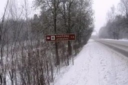 Vandalai nusitaikė į Radžiūnų piliakalnį