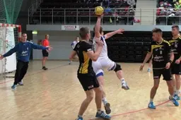LRL lyderiai - „Almeidos – Stronglaso“ rankininkai -  čempionate poilsiaus, taurės turnyre - kausis