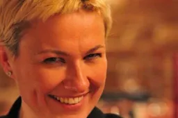 Už aukcione parduotą alytiškės žiedą – pinigai „SOS vaikų“ kaimams (VIDEO)
