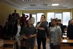 Gimnazija keliom valandom virto roko mokykla (VIDEO)