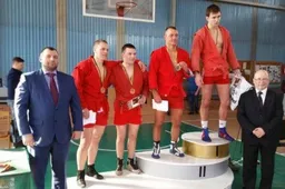 Lietuvos sambo čempionato bronza - savo svoriu eksperimentavusiems alytiškiams Justinui Grambai ir Donatui Nedzinskui