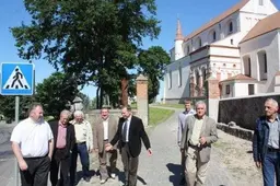 Pasidžiaugė daugiabučio renovacija ir sutvarkyta bažnyčios tvora
