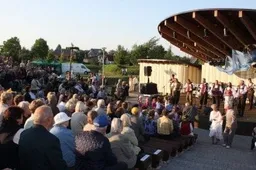 Simno Jonų vasaros estradą išmėgino šokėjai, liaudies muzikantų kapelos, ansambliai, solistė ir netgi rokeriai