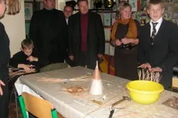 Simno specialioji mokykla gražėja ir nori naujo stogo