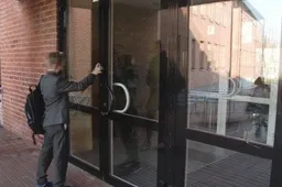 Šv. Benedikto gimnazijoje - bandomasis mokinių ir mokytojų gyvenimas su elektronine kortele (VIDEOREPORTAŽAS)