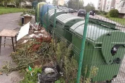 Už baldų, numestų prie konteinerių, kvadratinį metrą – 500 litų bauda