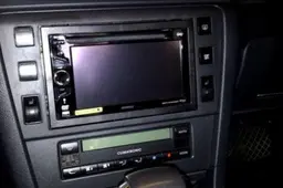 Iš alytiškių VW ir „Škoda“ automobilių vogtos multimedijos ir magnetolos
